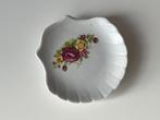 Schelp schaaltje / bordje met bloemen print, Huis en Inrichting, Porselein of Keramiek, Schaal, Ophalen of Verzenden, Zo goed als nieuw