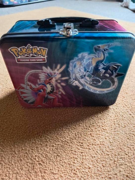 Pokemon kaarten: Back to School Collectors Chest / box, Hobby en Vrije tijd, Overige Hobby en Vrije tijd, Ophalen