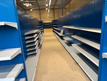 Mooie winkelstellingen  beschikbaar voor biedingen