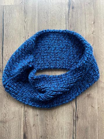 Nieuw! Warme en dikke blauwe colsjaal beschikbaar voor biedingen