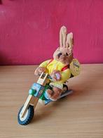 Pluche paashaas op motor met rugzak houder, Ophalen of Verzenden, Gebruikt