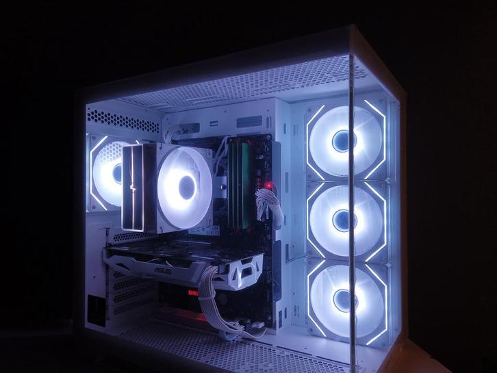 White gaming pc - plug en play, Computers en Software, Desktop Pc's, Zo goed als nieuw, 4 Ghz of meer, SSD, 32 GB, Gaming, Ophalen of Verzenden