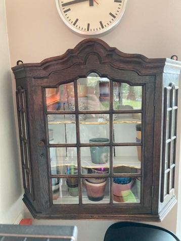 Vintage wand kastje/ vitrine  beschikbaar voor biedingen