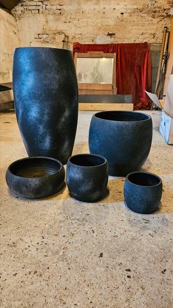 Binnen bloempotten  beschikbaar voor biedingen