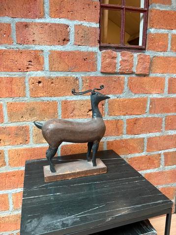 Beeld hert beschikbaar voor biedingen