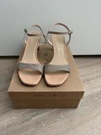Unisa gouden sandaaltjes met hak maat 40, Kleding | Dames, Schoenen, Overige kleuren, Zo goed als nieuw, Unisa, Sandalen of Muiltjes