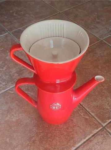 Douwe Egberts rode koffiepot met filterhouder beschikbaar voor biedingen