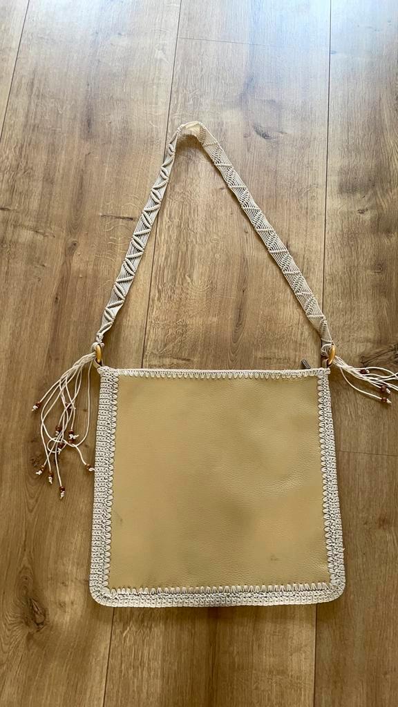 Leuke schoudertas met touw en schelpjes Ibiza, Sieraden, Tassen en Uiterlijk, Tassen | Schoudertassen, Ophalen of Verzenden