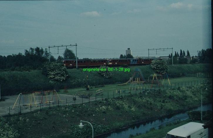 de128 Dia - NS DE2 (rood)  - Arnhem - ca 1970-1992, Verzamelen, Spoorwegen en Tramwegen, Gebruikt, Trein, Kaart of Prent, Verzenden
