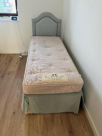 Single Bed converts to double