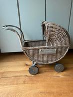 Speelgoed kinderwagen rotan, Kinderen en Baby's, Speelgoed | Poppen, Ophalen, Zo goed als nieuw, Babypop