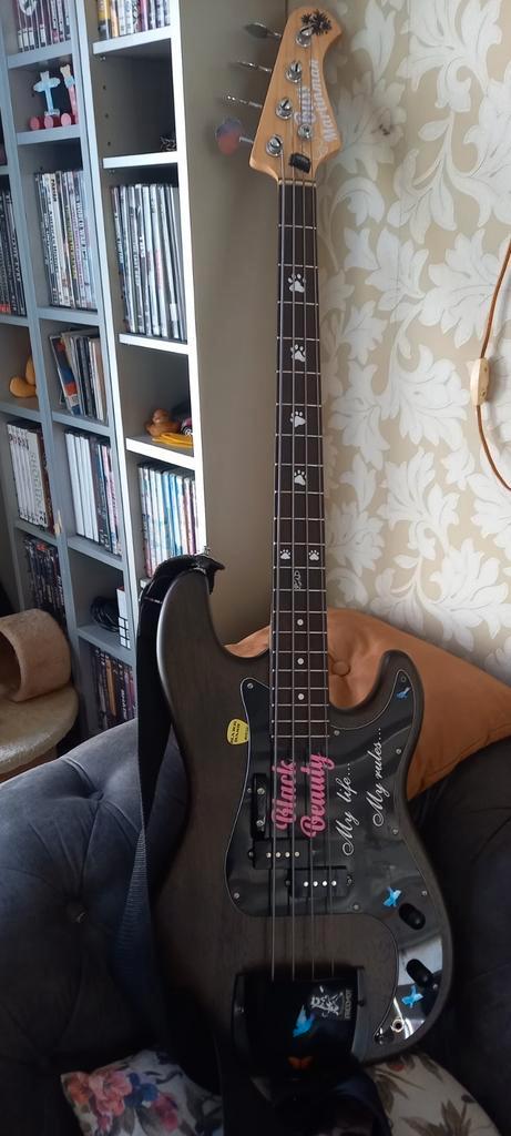 gemodificeerde fazley outlaw peacemaker basgitaar, Muziek en Instrumenten, Snaarinstrumenten | Gitaren | Bas, Zo goed als nieuw