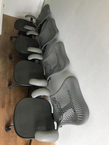 4 Bureaustoelen bureaustoel Herman Miller Mirra zwart grijs beschikbaar voor biedingen