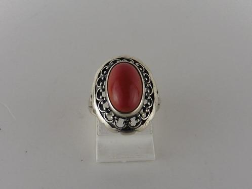 Zilveren damesring met bloedkoraal                      Z122, Sieraden, Tassen en Uiterlijk, Ringen, Gebruikt, Dame, 17 tot 18