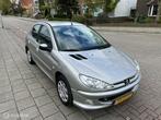 Peugeot 206 1.4 Forever, Auto's, Peugeot, Origineel Nederlands, Te koop, Zilver of Grijs, 5 stoelen