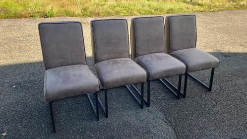 Vier taupe microvezelstoffen stoelen met zwart zweefframe, Huis en Inrichting, Stoelen, Nieuw, Vier, Metaal, Stof, Grijs, Ophalen