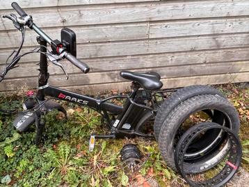 Fiets heeft opknaping nodig mag voor een goede bod weg beschikbaar voor biedingen