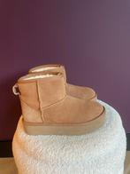 Ugg / classic mini platform maat 35 / 36, Kleding | Dames, Schoenen, Ophalen of Verzenden, Zo goed als nieuw, Bruin