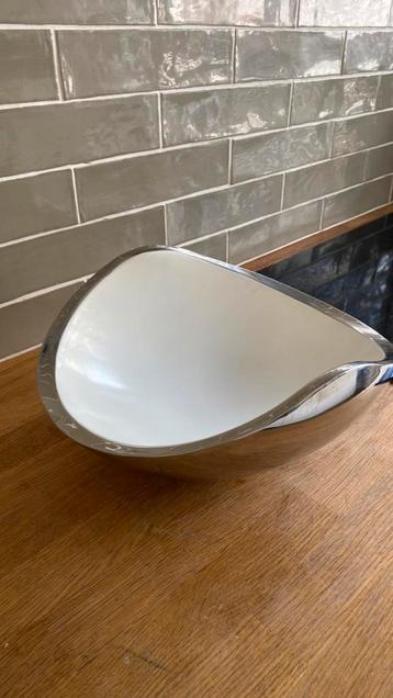 Bugatti Ninnananna Fruitschaal wit en chroom

 beschikbaar voor biedingen