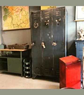 Industriële  lockerkast - vintage ijzeren kast beschikbaar voor biedingen