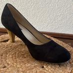 Pump zwart suede 42 ronde neus, Pumps, Zwart, New shape, Ophalen of Verzenden