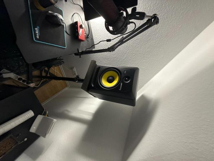 studio set: microfoon, KRK Rokit monitor, audio-interface, Audio, Tv en Foto, Luidsprekers, Zo goed als nieuw, Front, Rear of Stereo speakers
