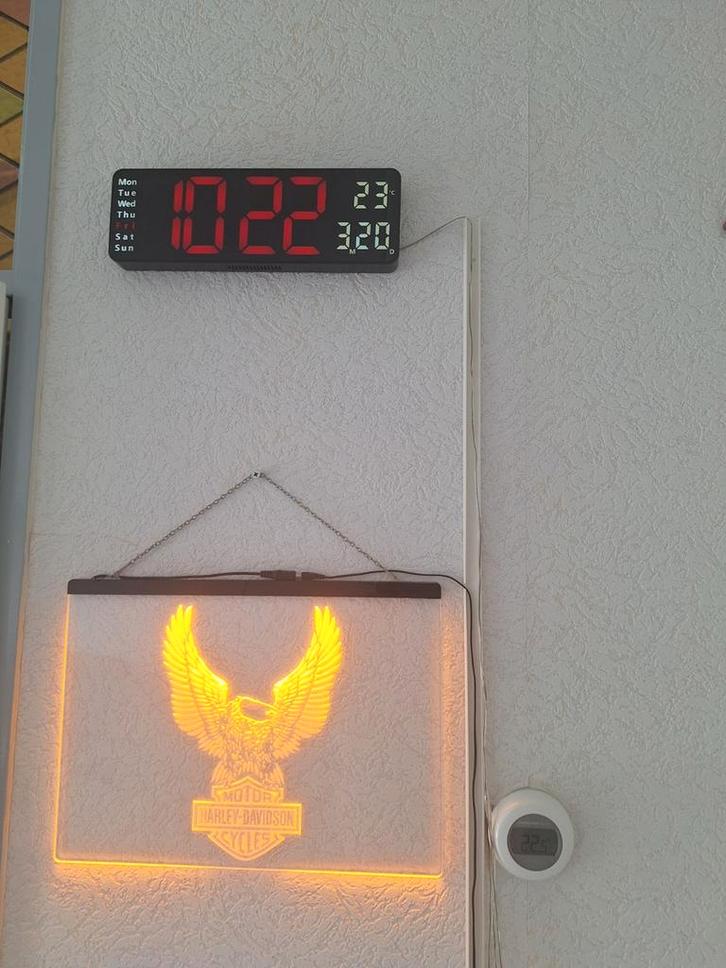 Digitale Wandklok met Datum en Temperatuur, Huis en Inrichting, Woonaccessoires | Klokken, Nieuw, Wandklok, Digitaal, Ophalen of Verzenden