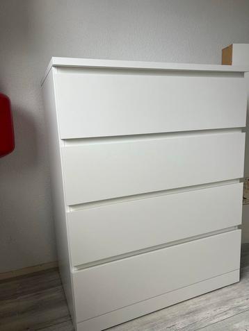 Witte ladekast met 4 lades