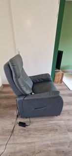 Electrisch verstelbare stoel met lig functie en opsta hulp, Huis en Inrichting, Fauteuils, Gebruikt, 75 tot 100 cm, 50 tot 75 cm