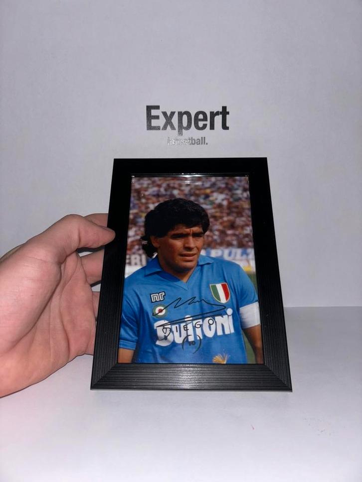 Maradona gesigneerde foto ingelijst - Napoli, Verzamelen, Sportartikelen en Voetbal, Nieuw, Beeldje of Poppetje, Buitenlandse clubs