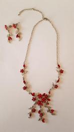 Mooie zilverkleurige ketting met bijpassende oorbellen, Overige materialen, Nieuw, Ophalen of Verzenden, Zilver