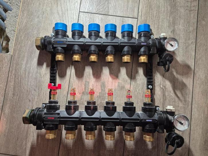 Henco kunstof verdeler 6 groeps, Doe-het-zelf en Verbouw, Verwarming en Radiatoren, Gebruikt, Overige typen, 30 tot 80 cm, Minder dan 60 cm