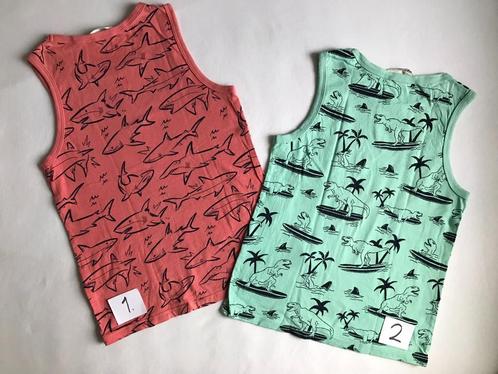 2 Tanktops/hemdjes – H&M - maat: 122/128 met leuke haaien en, Kinderen en Baby's, Kinderkleding | Maat 122, Gebruikt, Meisje, Shirt of Longsleeve