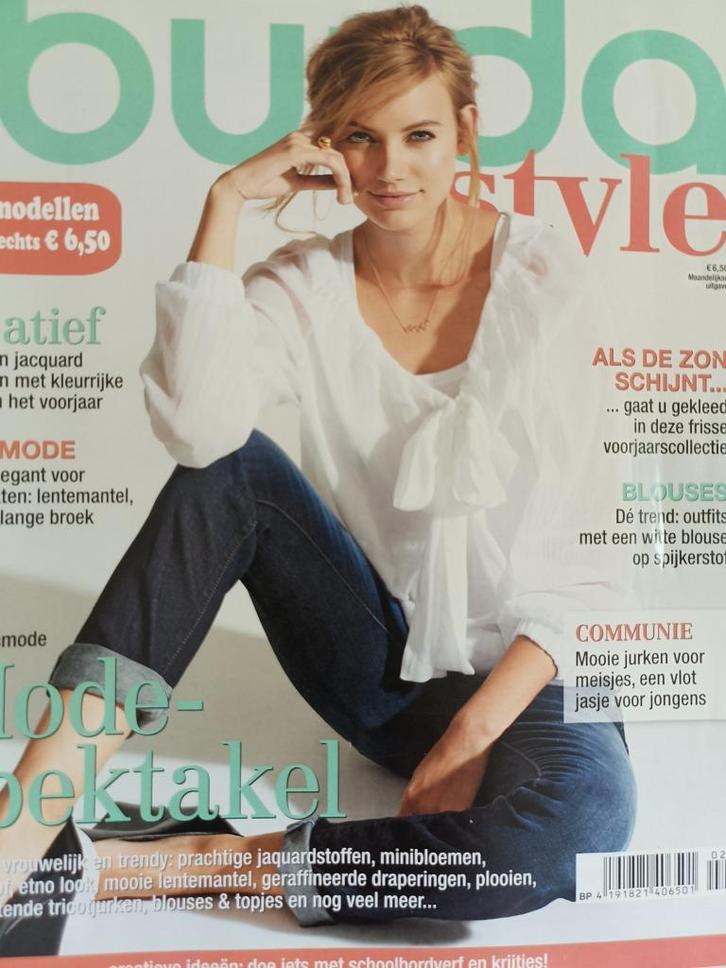 Burda februari 2015 47 modellen communie, Hobby en Vrije tijd, Kledingpatronen, Zo goed als nieuw, Vrouw, Burda, Ophalen of Verzenden