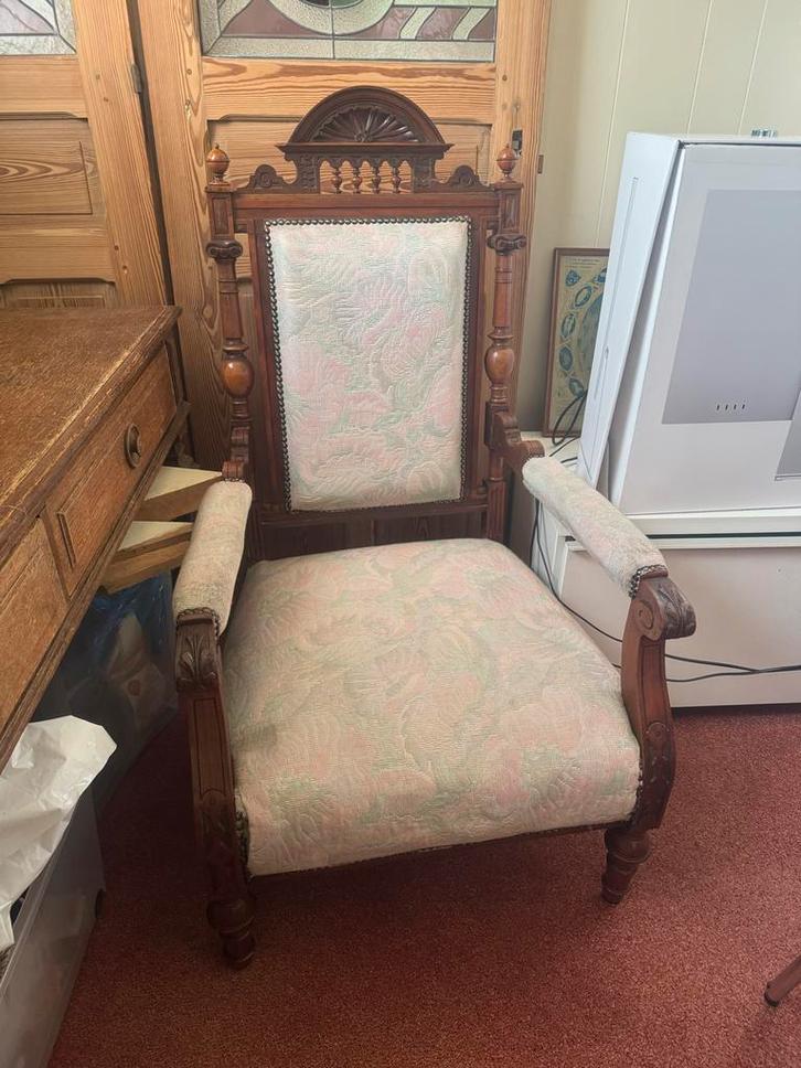 Antieke fauteuil met bloemmotief, Antiek en Kunst, Antiek | Meubels | Stoelen en Banken, Ophalen of Verzenden