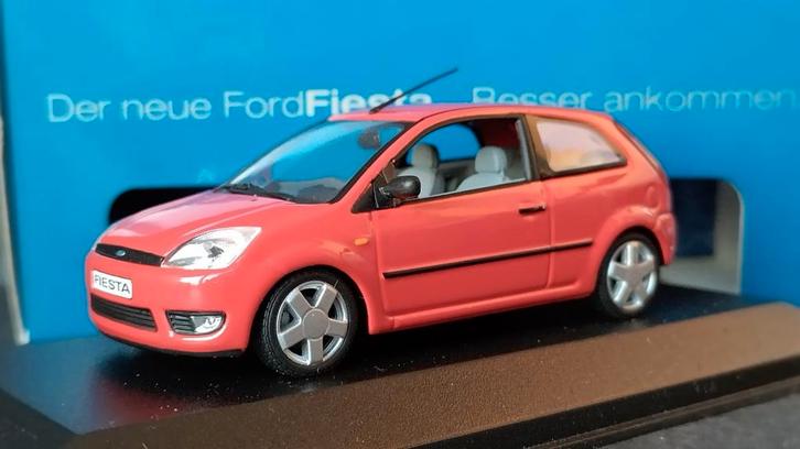 Ford Fiesta mk5 red 1:43 Minichamps Pol, Hobby en Vrije tijd, Modelauto's | 1:43, Nieuw, Auto, MiniChamps, Verzenden