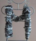 Zelf Gebreide Kronkel Sjaal Grijs / Wit / Zwart met zilverdr, Made by Fenneke, Ophalen of Verzenden, Zo goed als nieuw, Sjaal