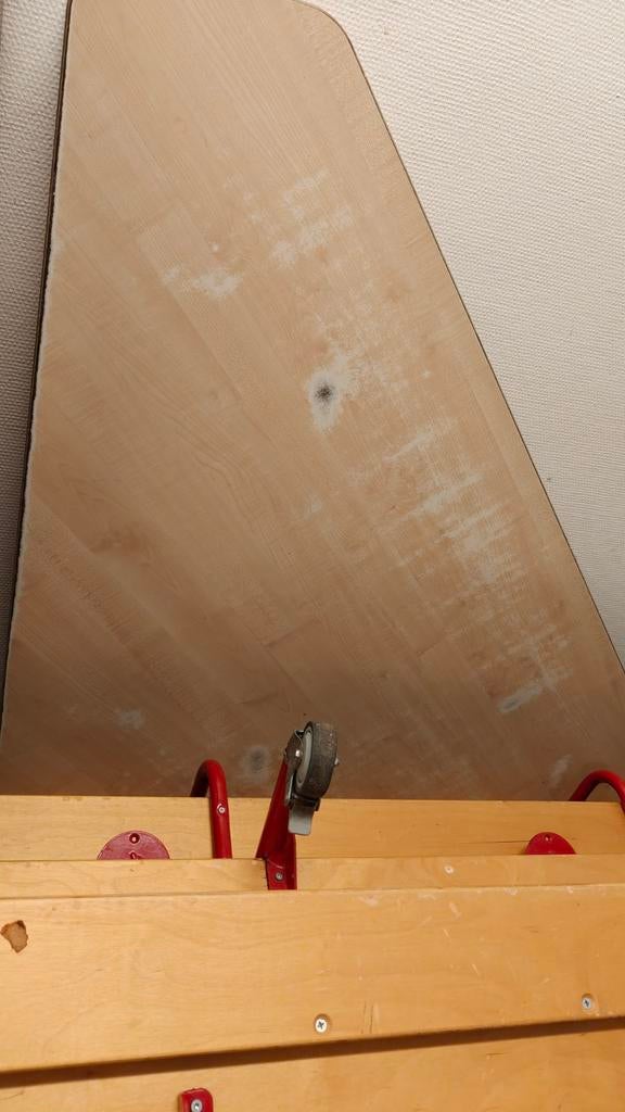 2 hoek tafels kinderopvang van het merk rolf, Ophalen, Zo goed als nieuw