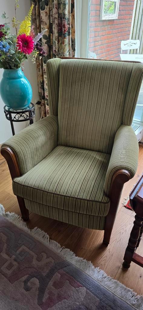 Mooie oorfauteuil stoel kleur groen/bruin gestreept, Huis en Inrichting, Fauteuils, Zo goed als nieuw, Hout, Stof, Ophalen