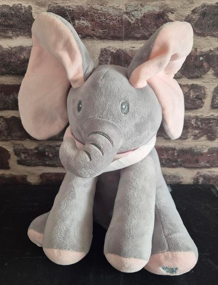 Zingende en bewegende olifant., Kinderen en Baby's, Speelgoed | Knuffels en Pluche, Zo goed als nieuw, Olifant, Ophalen of Verzenden