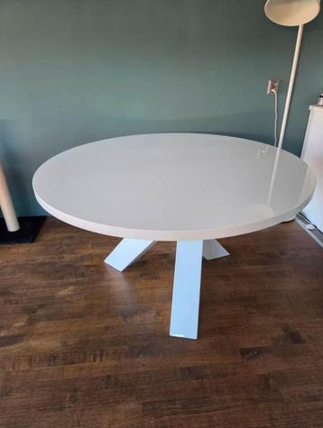 50 euro! Hoogglans witte ronde tafel - Goossens