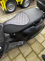 Vespa rs zadel rood, Ophalen of Verzenden, Zo goed als nieuw, Zadel, Vespa