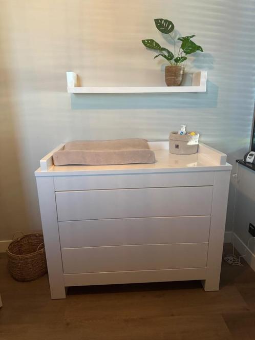 Babykamer (ledikant, commode, stoel en plankje), Kinderen en Baby's, Kinderkamer | Complete kinderkamers, Gebruikt, Jongetje of Meisje
