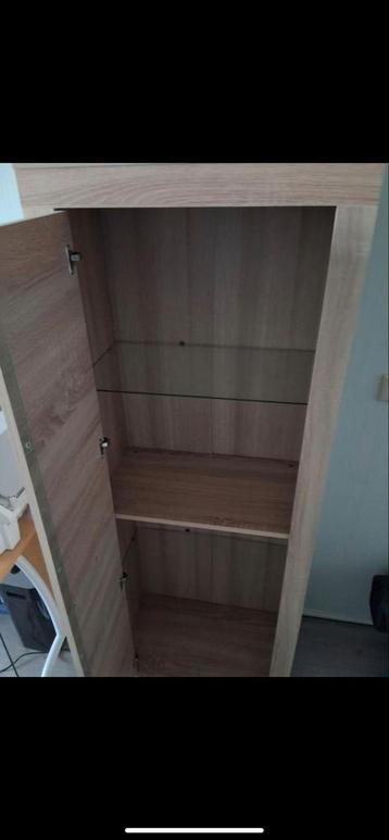 Houten kast - Weinig gebruikt beschikbaar voor biedingen