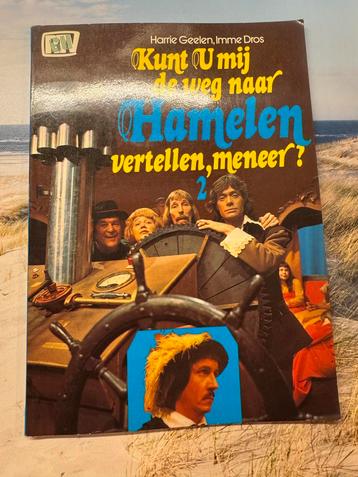 Fotoboek Kunt U Mij de weg naar Hamelen Vertellen, Meneer? beschikbaar voor biedingen