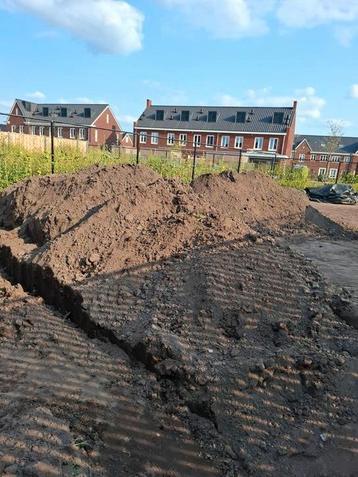 Gratis ophoogzand / zwarte grond  beschikbaar voor biedingen