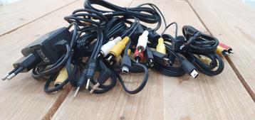 Doosje met AV kabel / AVkabels diverse kabels en aansluiting beschikbaar voor biedingen