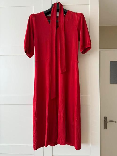 Rode jurk van Expresso – maat S, Kleding | Dames, Jurken, Zo goed als nieuw, Maat 38/40 (M), Rood, Knielengte, Ophalen of Verzenden