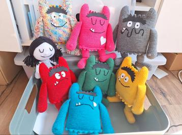 Set gehaakte kleurenmonsters beschikbaar voor biedingen
