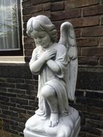 Engel - weerbestendig, knielend, vol steen, Tuin en Terras, Ophalen of Verzenden, Steen, Engelenbeeld